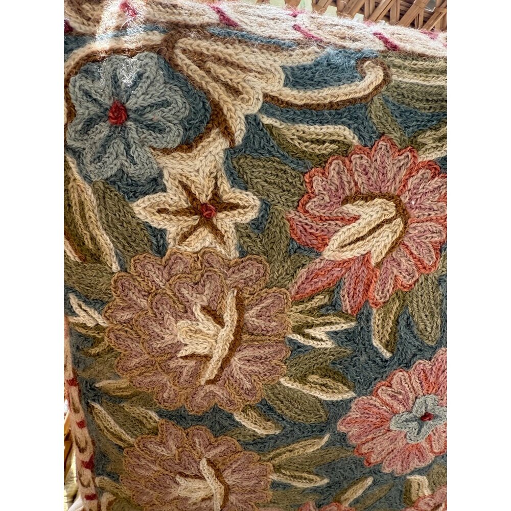 Vintage 80s Floral Wool Crewel Chainstitch Embroidery Accent Pillow 15x16" - Picture 4 of 10